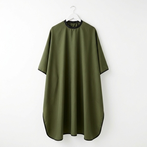 Capa de Corte de Pelo Impermeable con Logotipo Personalizado Verde, Capa Profesional para Peluquería y Salón de Belleza, Ajustable - Product Image 1