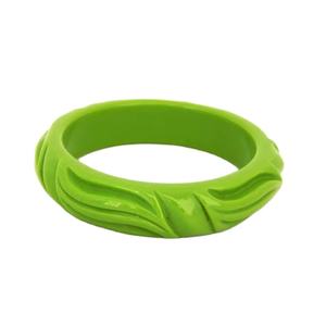 Brazaletes de resina artesanal | Diseños coloridos hechos a mano para declaraciones de moda atrevidas y boho-chic a la venta por CRAFTED TREAUSRES - Product Image 1