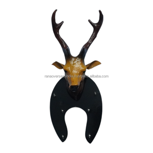 Statue élégante suspendue en cuir décorative avec tête de cerf et six crochets à clés, idéale pour l'entrée du bureau et de la maison. - Product Image 2