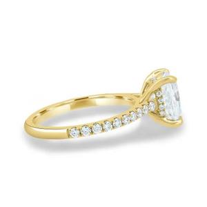 Anillo de compromiso de diamante talla radiante en oro blanco macizo con banda pavé, anillo de promesa solitario de cuatro puntas, anillo nupcial de lujo - Product Image 4