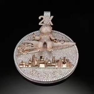 Colgante de Cruz Religiosa de Plata 925, Colgantes y Dijes de Joyería Fina con Diamante Moissanite Redondo, Colgante de Crucifijo para Hombre, Regalo de Navidad - Product Image 2