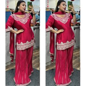 Conjunto de traje Sharara magenta rosa para mujer de Prayosha Enterprise, con bordado blanco y dupatta a juego, ropa étnica india tradicional de algodón. - Product Image 4