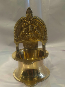 Lampe à huile Diya en laiton massif de qualité supérieure avec un design moderne pour Noël, la maison, le temple, la fête de Pooja, les cadeaux, la décoration - Product Image 6