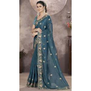 Sari de mariage de créateur avec broderie au fil et travail de sequins - Product Image 2