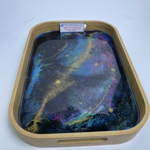 Plateau de service rectangulaire en bois et résine époxy avec poignée en métal, motif galaxie, sans danger pour les aliments, fabriqué au Vietnam - Product Image 3