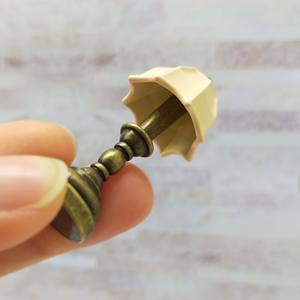 Lámpara de Mesa Vintage Elegante en Miniatura 1:12, Accesorios Metálicos Plateados para Casa de Muñecas, Decoración para Mini Mundo - Product Image 4