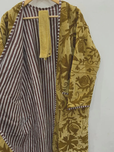 Kimono long en velours brodé Suzani jaune moutarde fait main, style bohème, avec broderie florale grenade - Product Image 3