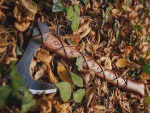 Hacha Vikinga de Alta Calidad Forjada a Mano con Alto Contenido de Carbono, Hacha Industrial de 7 Pulgadas para Acampar al Aire Libre y Bricolaje - Product Image 5