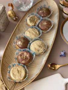 Plateau de service rectangulaire moderne en acrylique transparent avec assortiment de chocolats, élégant pour le Ramadan et l'Aïd, idéal pour la table à café - Product Image 6