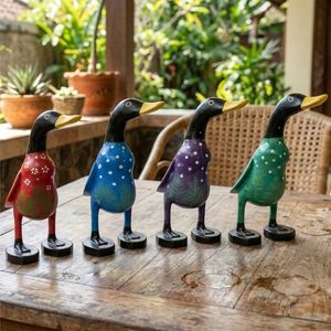 Figurines de canards en bois faites à la main, peintes, décor animaux colorés pour la décoration de la maison - Product Image 1