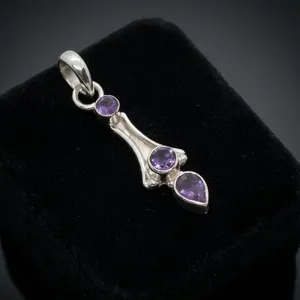 Colgante de Amatista con Tres Piedras en Plata de Ley 925 Pura para una Curación Tranquila, Diseño Minimalista, Uso Diario Unisex - Product Image 3
