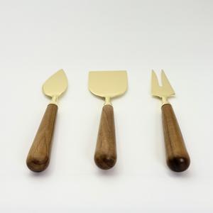 Ensemble de fromage en métal doré tendance avec manche en résine noire et boîte pour le petit-déjeuner – Spatules à fromage et beurre - Product Image 2