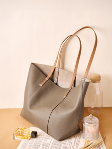 Bolso Tote de Cuero Genuino Negro con Asas Marrones, Estilo Minimalista de Parte Superior Abierta para Uso Diario - Product Image 6