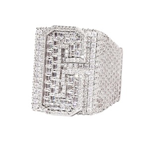 Bague Hip Hop pour Homme en Or Plaqué 18K avec Lettre Personnalisée et Zircon Cubique 5A Sertie Pavé, Certifiée par un Certificat Tierce Partie - Product Image 5