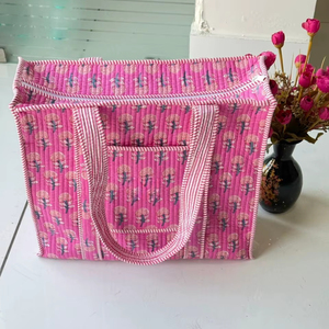 Sac fourre-tout matelassé en coton imprimé floral rouge et bleu, style bohème, pour femme, idéal pour les courses et les voyages - Product Image 1