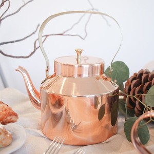 Bouilloire à thé en cuivre multifonctionnelle, finition mate avec poignée, design artisanal pour faire bouillir de l'eau, servir du thé et décorer la maison - Product Image 3