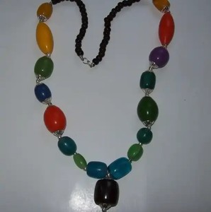 Collier Statement Plaqué Or avec Perles en Résine, Bijou de Mariage Tendance et Exagéré, Idéal pour un Cadeau, Artisanat en Résine - Product Image 1