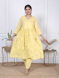 Conjunto de Dos Piezas Bordado en Amarillo para Mujer, Estilo Angrakha, Kurti con Pantalón, Ropa Étnica Festiva, Elegante y de Primera Calidad - Product Image 1
