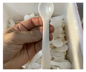 ช้อนคาเวียร์เปลือกหอยธรรมชาติรักษ์โลก ทำด้วยมือจากเปลือกมุก สำหรับร้านอาหาร - Product Image 1