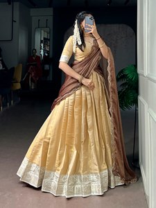ชุดโชลีผ้าไหมกูร์กาฏูร์ลายปักดิ้นทอง TENNYC Beauty of Gujarat ความยาวระดับข้อเท้า สไตล์งานปาร์ตี้ เหมาะสำหรับทุกฤดูกาล สำหรับผู้หญิง - Product Image 1