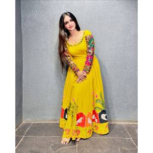 Conjunto de vestido y Dupatta XL de diseñador con estampado digital y trabajo de espejo real - Product Image 5