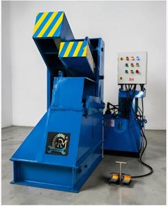 Cisaille industrielle hydraulique bleue pour ferraille, 81 tonnes, équipement de découpe de métaux industriel - Product Image 2