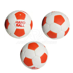 Balón de entrenamiento duradero con costuras resistentes y control de agarre, para uso en interiores y exteriores. - Product Image 5