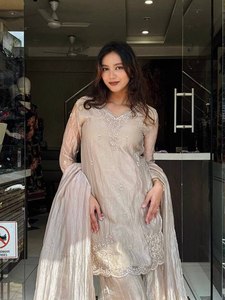 Ensemble haut, palazzo et dupatta en faux georgette brodé, orné de rivets et de perles, pour femme, idéal pour les soirées. - Product Image 5