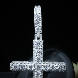 Colgante de cruz con diamante de moissanita de corte brillante redondo, estilo rapero, plata de ley 925, joyería hip hop de Phoenix Enterprise - Product Image 4