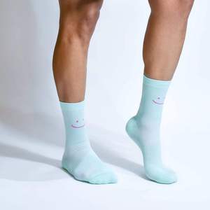 Chaussettes de sport de compression personnalisées pour hommes et femmes, chaussettes de course à pied, chaussettes de randonnée athlétiques, anti-ampoules, respirantes et absorbant l'humidité - Product Image 3