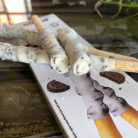 Ensemble de collations vietnamiennes : Bâtonnets de biscuits au chocolat saveur lait et miettes de cacao 32g & 49.5g – Disponible en ODM