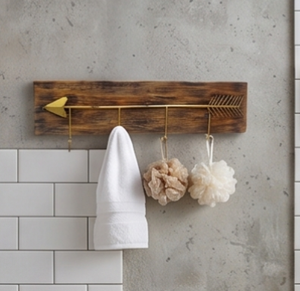 Perchero de pared de madera rústica premium con diseño de flecha de latón, 4 ganchos, hecho a mano, para guardar ropa. - Product Image 5