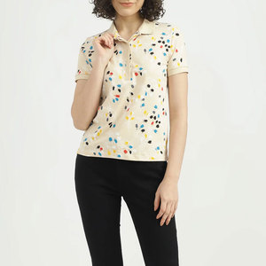 Polo classique avec col côtelé et texture lisse pour un style décontracté et élégant. Polo élégant. - Product Image 1