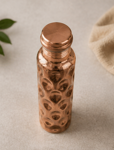 Botella de Agua de Cobre Martillado con Acabado de Diseño en Relieve, Tapa de Rosca Hermética, Botella Ayurvédica para Hidratación Diaria - Product Image 3