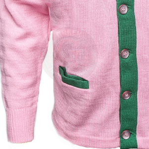 Cardigan en acrylique rose pour sororité, tricoté, à rayures vertes, col en V, boutonné sur le devant, avec logo AKA en lettres grecques, manches rayées, style collage - Product Image 3