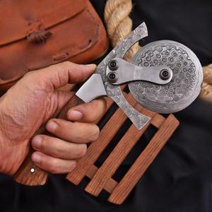 Cortador de Pizza de Acero de Damasco Hecho a Mano por Nordic Forge, con Funda Ergonómica de Madera y Cuero, Calidad Premium Sostenible para Cocina - Product Image 6