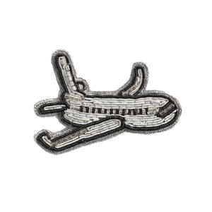 Broche à perles décorative, épingle de mode avec travail de perles détaillé, design personnalisé et finition artisanale élégante - Product Image 6