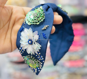 Diadema de flores de lentejuelas de tela hecha a mano de lujo para niñas accesorio de pelo con cuentas coloridas para Festival nupcial o ropa de fiesta - Product Image 2