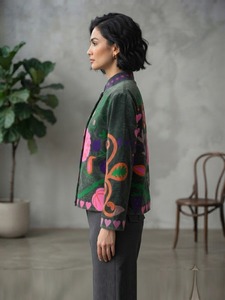 Chaqueta Bordada de Terciopelo Suzani Gris Carbón Hecha a Mano para Mujer, Abrigo Étnico Bohemio Floral, Proveedor Mayorista de Moda Boutique B2 - Product Image 3