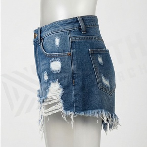 Shorts de mezclilla de cintura alta con borde deshilachado de primera calidad para mujer, diseño urbano, pierna corta, color personalizado, para atuendos casuales de verano - Product Image 3