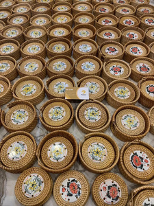 Plateau de service en rotin naturel écologique avec incrustation de nacre |   Plateau pour le petit-déjeuner et les collations à motifs floraux et de Noël - Product Image 6