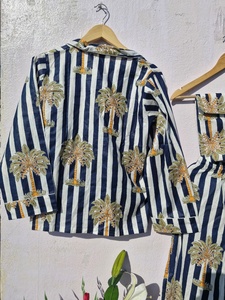 Conjunto de Pijama de Algodón Hecho a Mano: Ropa de Dormir Boho con Estampado de Bloques y Bolsa - Product Image 2