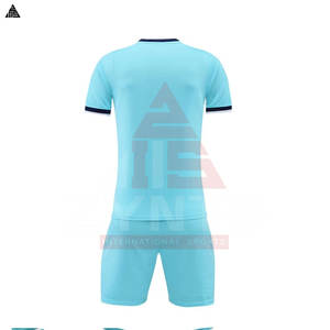 ชุดฟุตบอลแบบแห้งเร็ว พิมพ์ลายตามสั่ง คุณภาพสูง ขายส่ง ปี 2025 เสื้อฟุตบอลคลาสสิคสไตล์เรโทรสำหรับผู้ชาย - Product Image 2