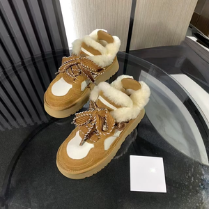 รองเท้าบูทหิมะผู้หญิงแบบคลาสสิก ดีไซน์หรูหรา กันน้ำ ระบายอากาศได้ดี แฟชั่นทันสมัย อุ่นสบาย บุด้วยขนสัตว์ หนังแท้ สวมใส่สบาย ระดับข้อเท้า - Product Image 3