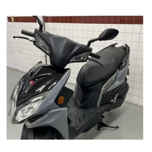 Scooter de rue d'occasion de marque japonaise RSZ (100cc) - Testé par un technicien, bon état de suspension, pare-brise offert, prix export - Product Image 1