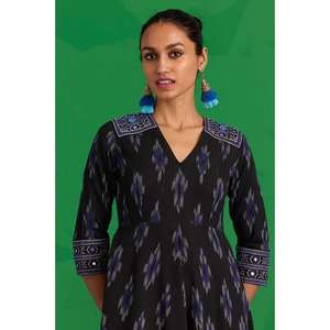 Vestido midi negro con estampado Ikat para mujer, cuello en V, manga larga, estilo étnico informal, Kurti para venta al por mayor - Product Image 3