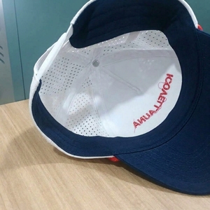 Gorra de Golf de Marca Privada de 5 Paneles con Paneles Perforados con Corte Láser y Logotipo Bordado OEM ODM MOQ Bajo Ajustable Personalizable - Product Image 4