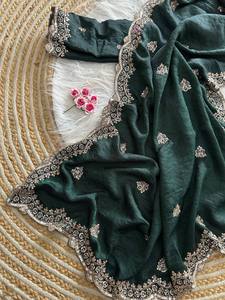 Grand Sari en Soie Moderne pour Fêtes d'Hiver, Broderie de Perles Dorées et Sequins, Blouse Cousue à la Main, Prêt-à-Porter, Sari Indien pour Femme - Product Image 4