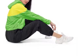 Nouvelle veste coupe-vent respirante et imperméable pour femme, légère et élégante, vestes d'extérieur courtes, imperméable personnalisée - Product Image 5