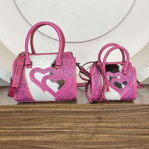 Sac de voyage Western en cuir véritable fait main avec motif cœur incrusté et gravure florale, sacs de voyage en cuir à poils pour femmes - Product Image 4